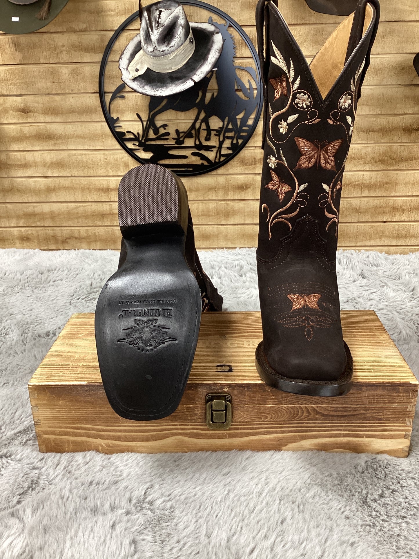 El General Womens Butterfly Embroidered Boots