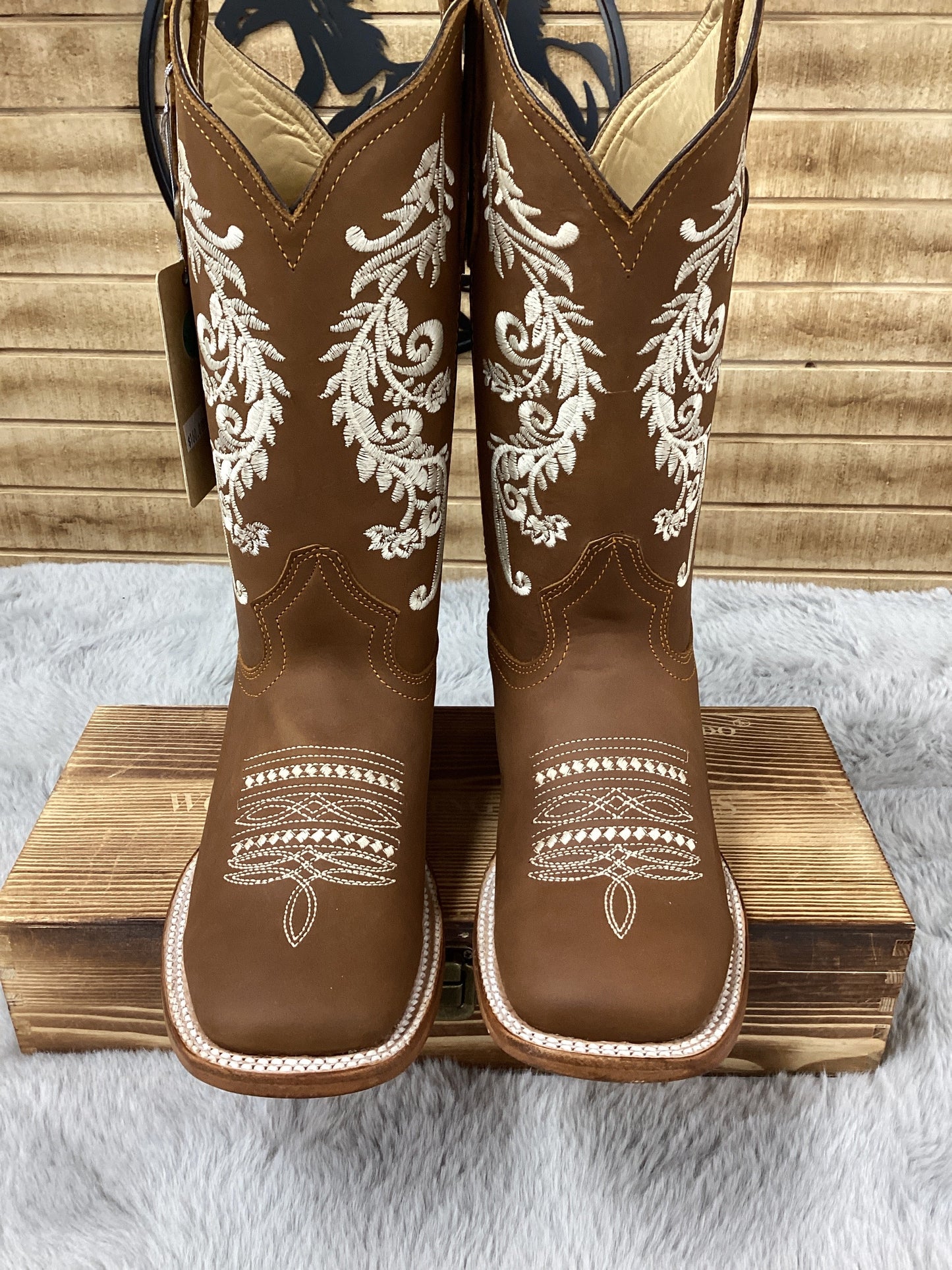 Hooch Womens Vine Embroidery Boot - Honey H22M2651F