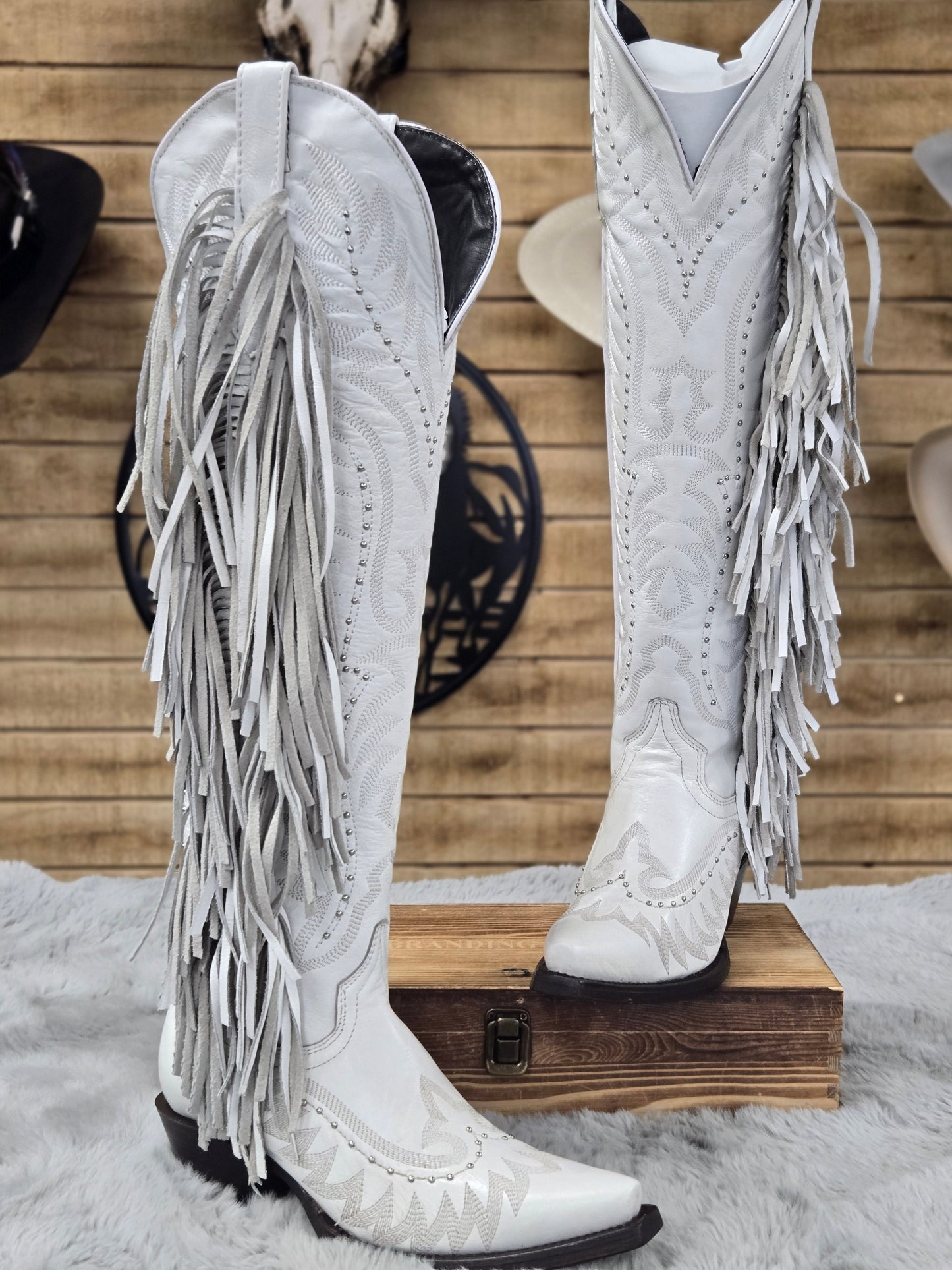 WildFlower Womens Knee High Fringe Boot (White)