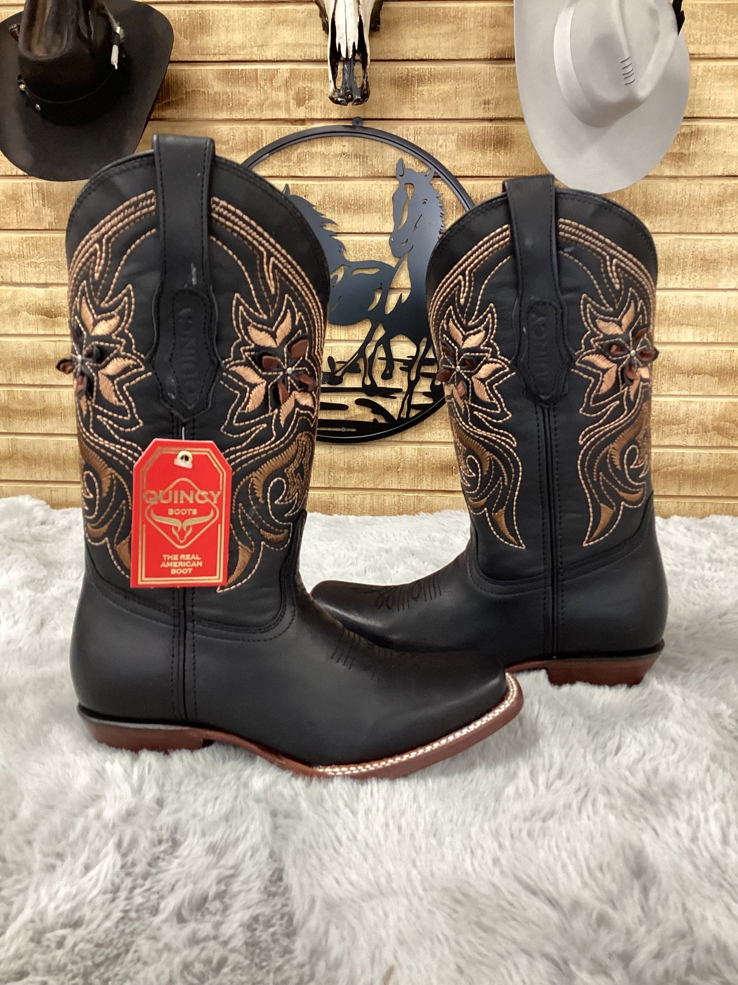 Quincy WomenS Boot Leather Boot with Flowers (Black) NAO78