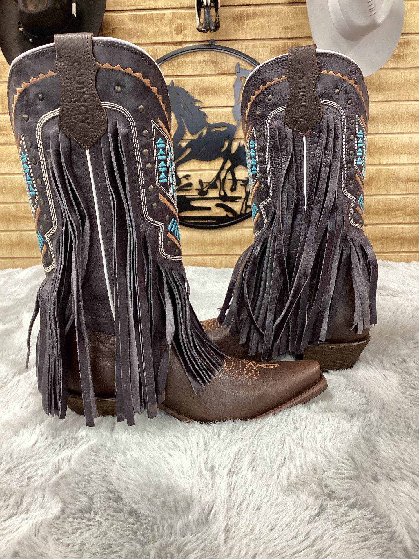 Quincy Womens Boot Crazy Chocó Snip toe with Fringe Q34E6294