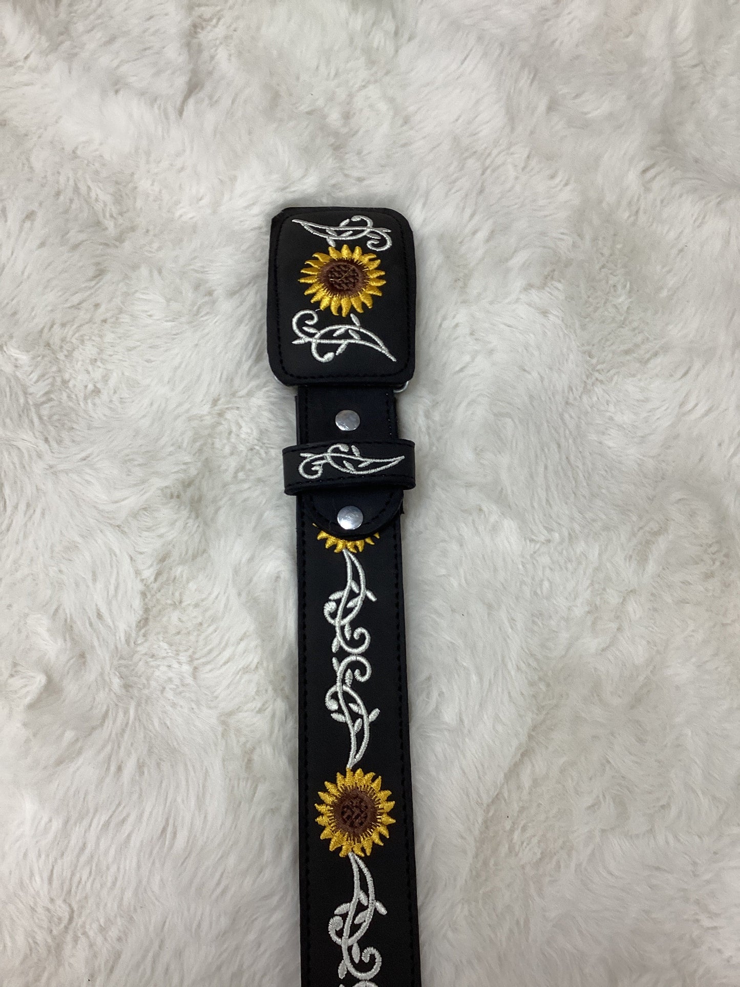 -White Diamond Womens Sunflower Belt - Black