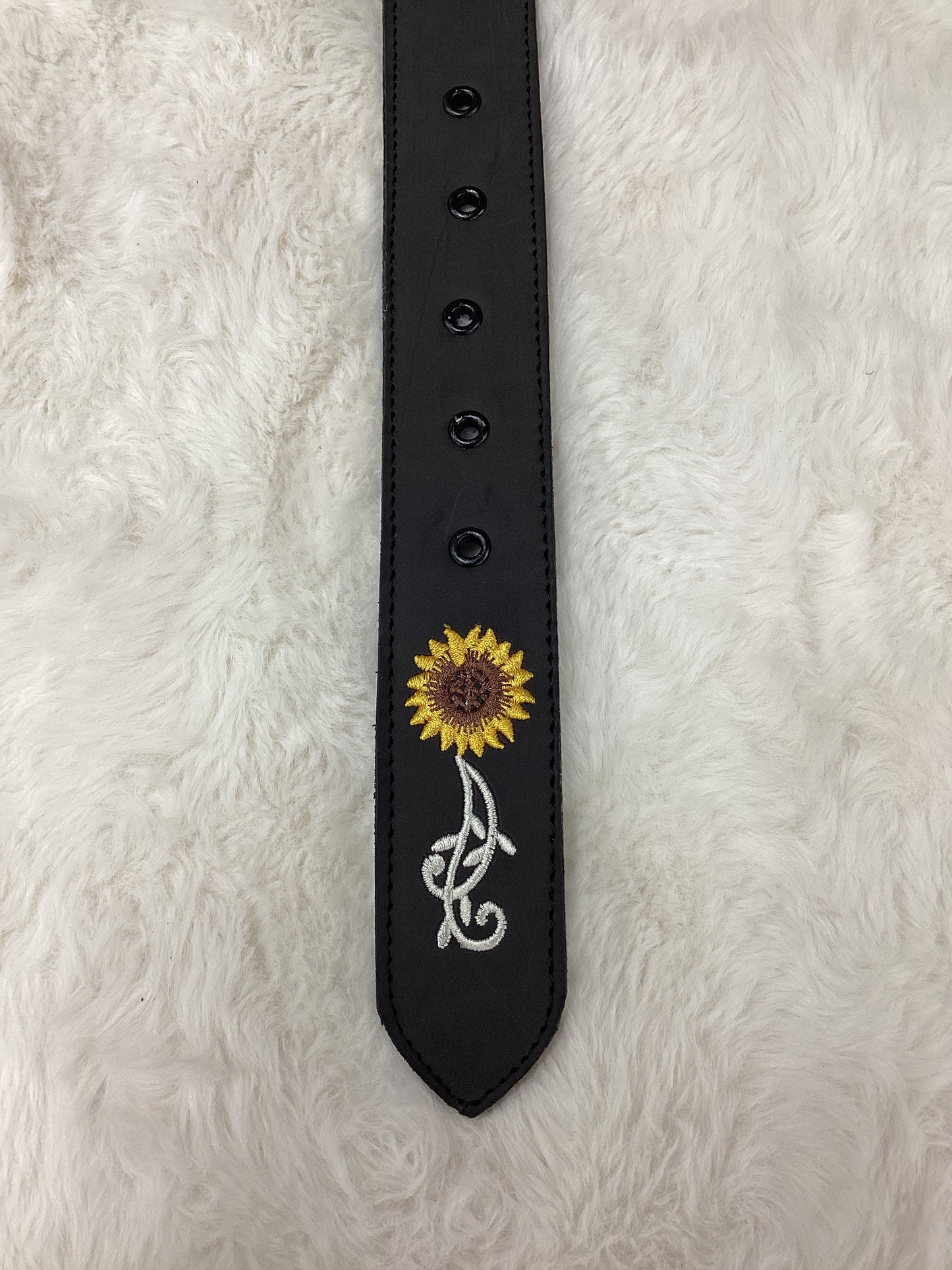 -White Diamond Womens Sunflower Belt - Black