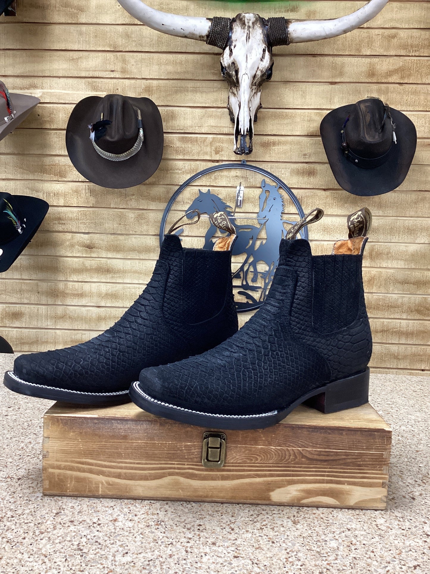 La Sierra Mens Python Print Ankle Boots- Black 715