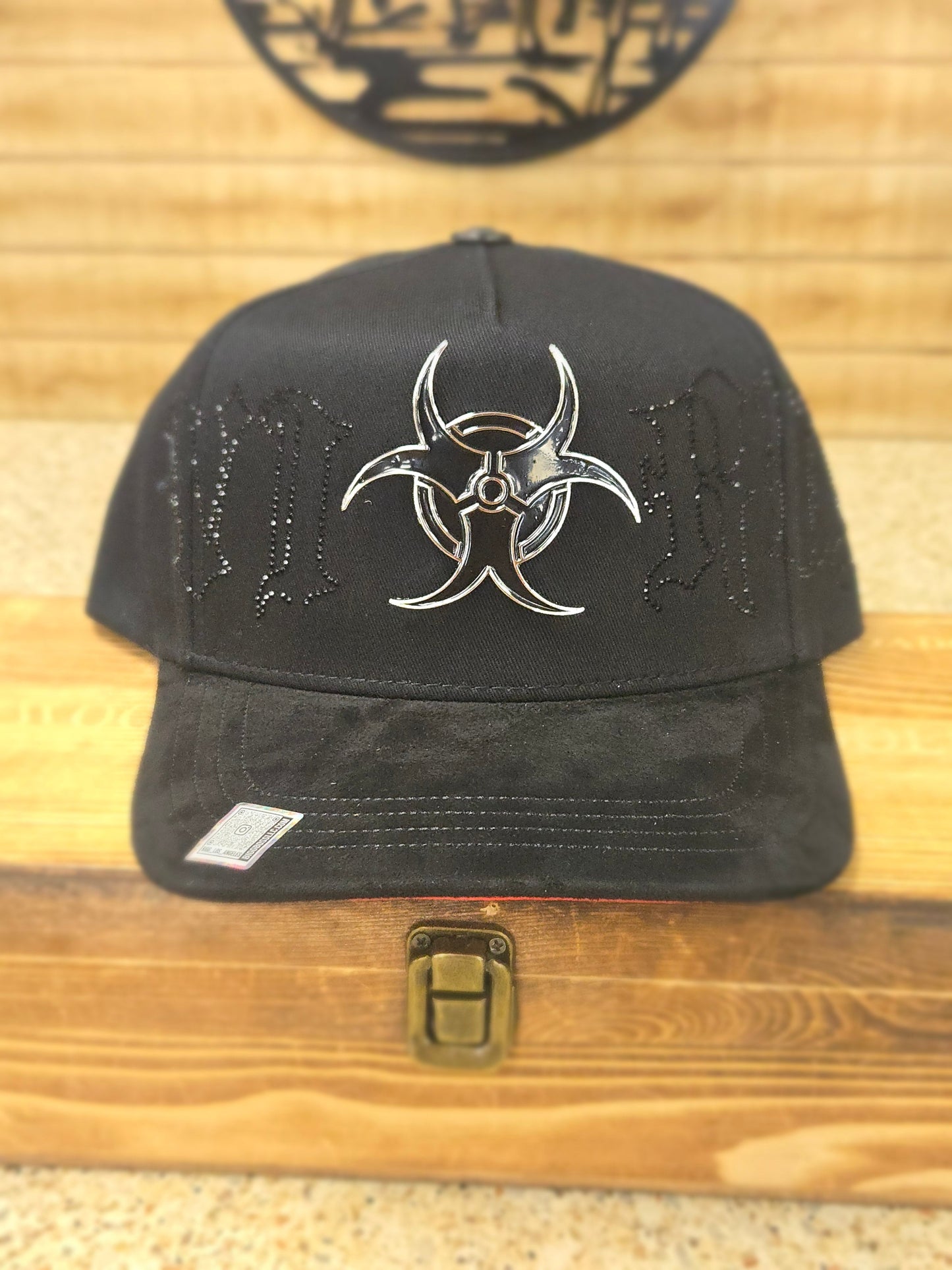 Bigg Boss Virus w Crystal Black