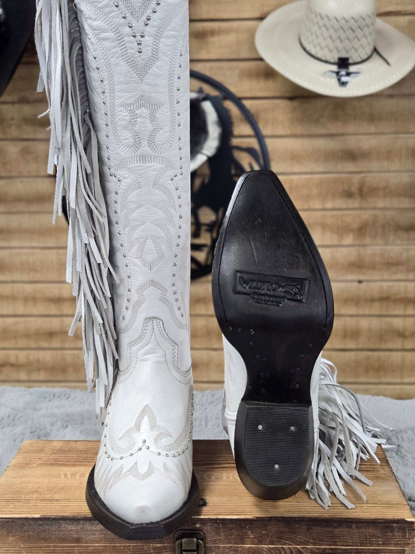 WildFlower Womens Knee High Fringe Boot (White)