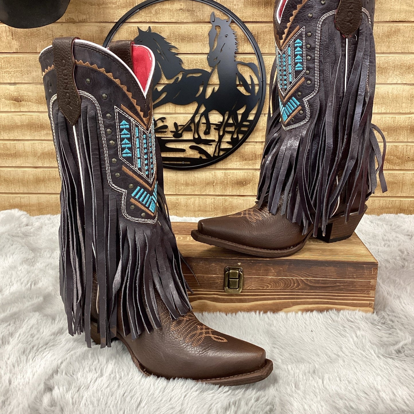 Quincy Womens Boot Crazy Chocó Snip toe with Fringe Q34E6294