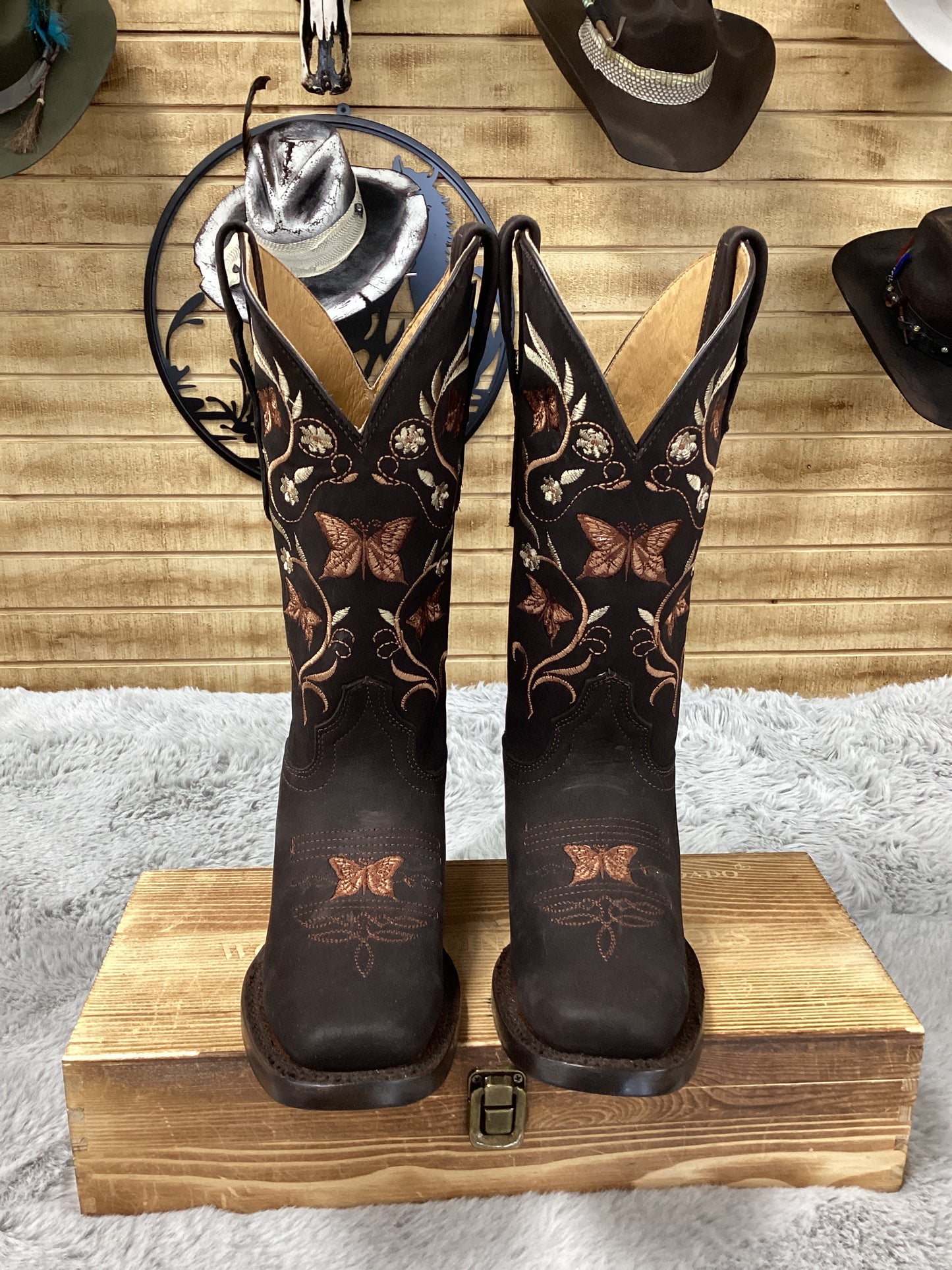 El General Womens Butterfly Embroidered Boots