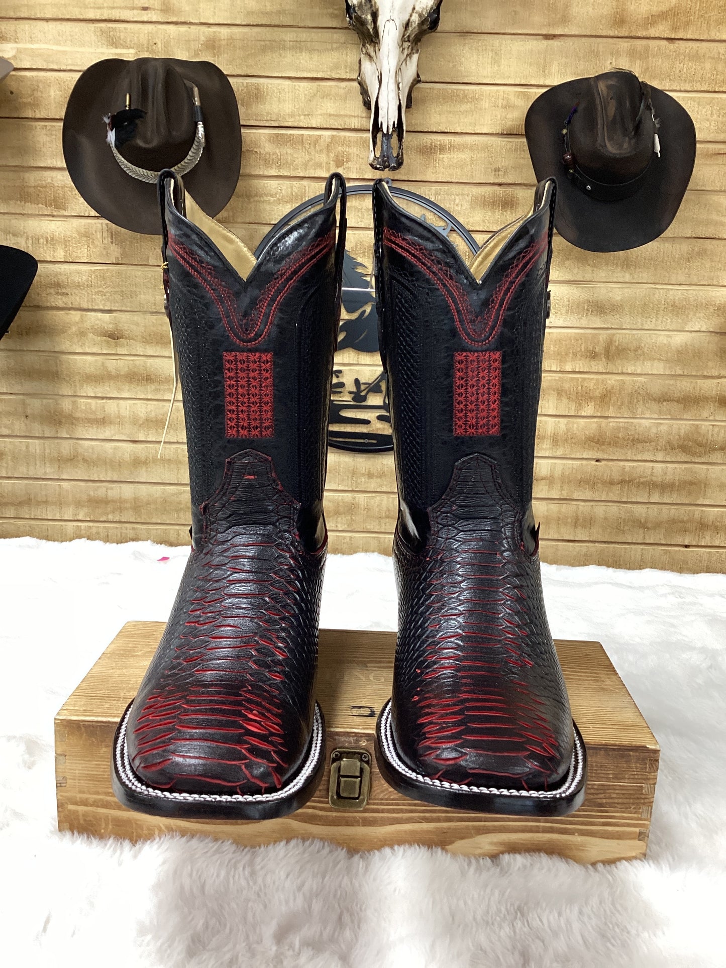 Hooch Mens Python Print Boot - Black Cherry