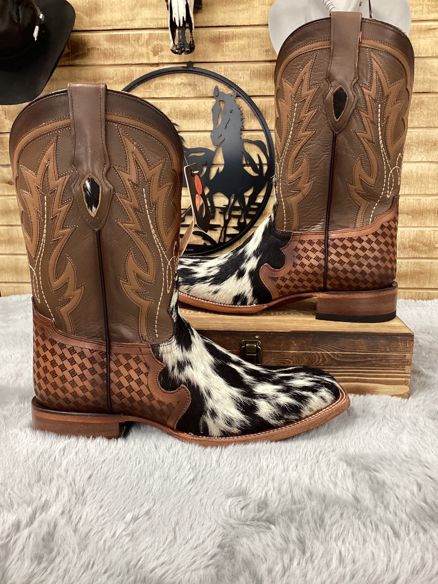 Hooch Mens Cowhide Square Toe Boots