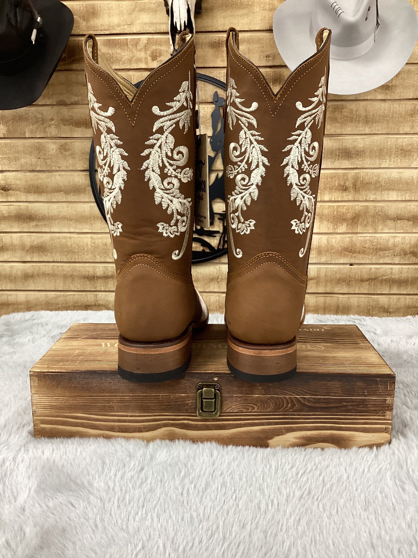 Hooch Womens Vine Embroidery Boot - Honey H22M2651F