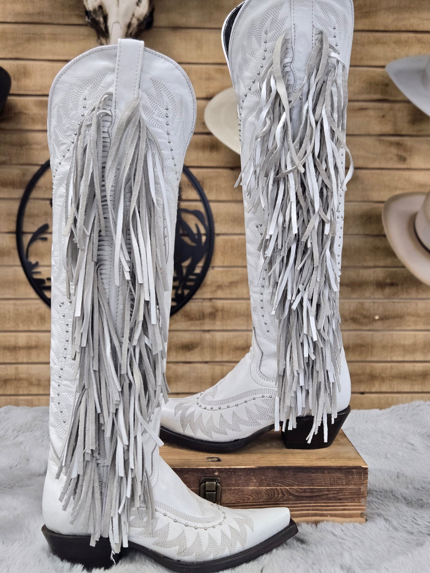 WildFlower Womens Knee High Fringe Boot (White)