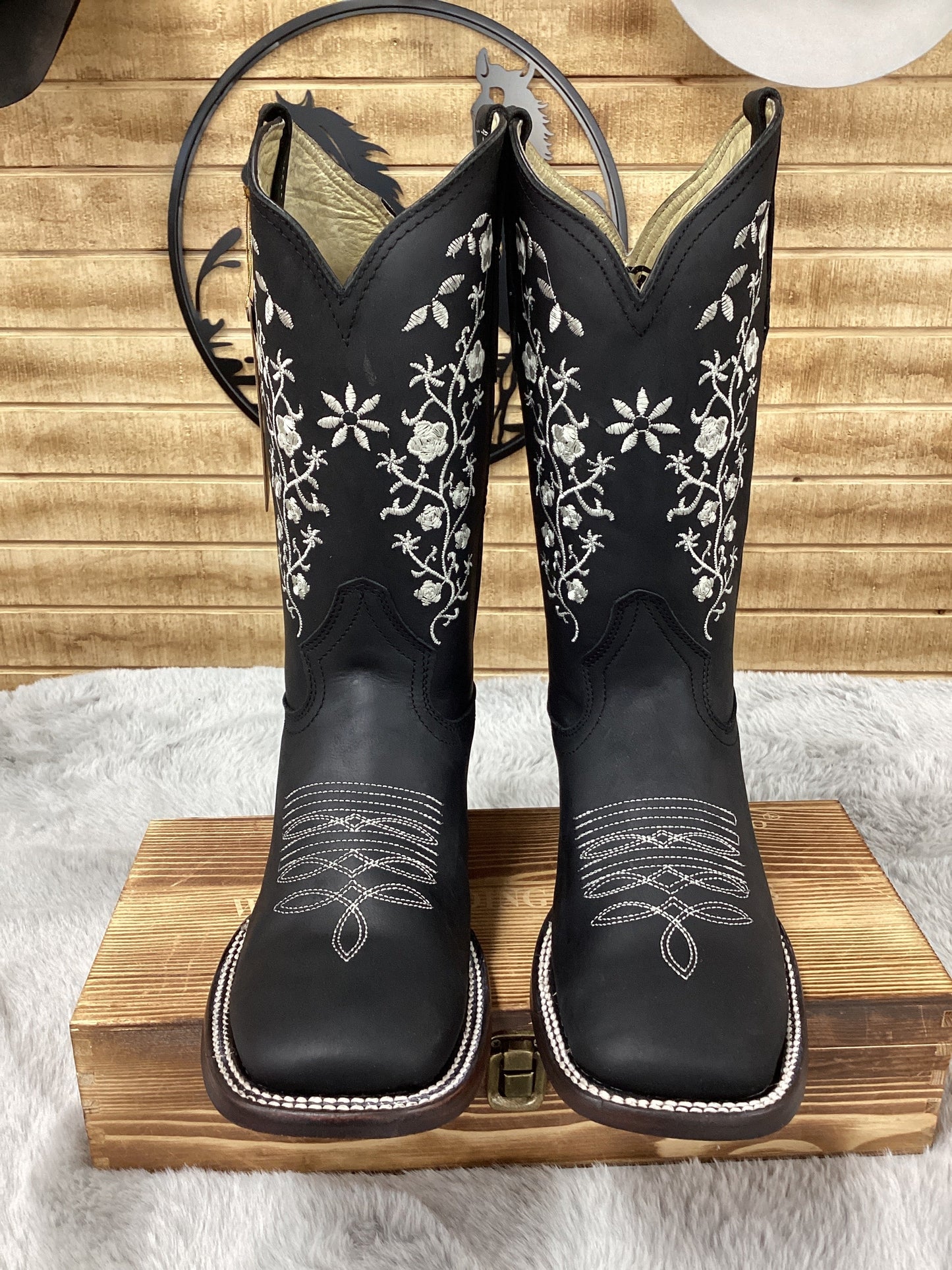 Hooch WomenS Boot Embroidered Crazy Square Toe (Black) H22M2605