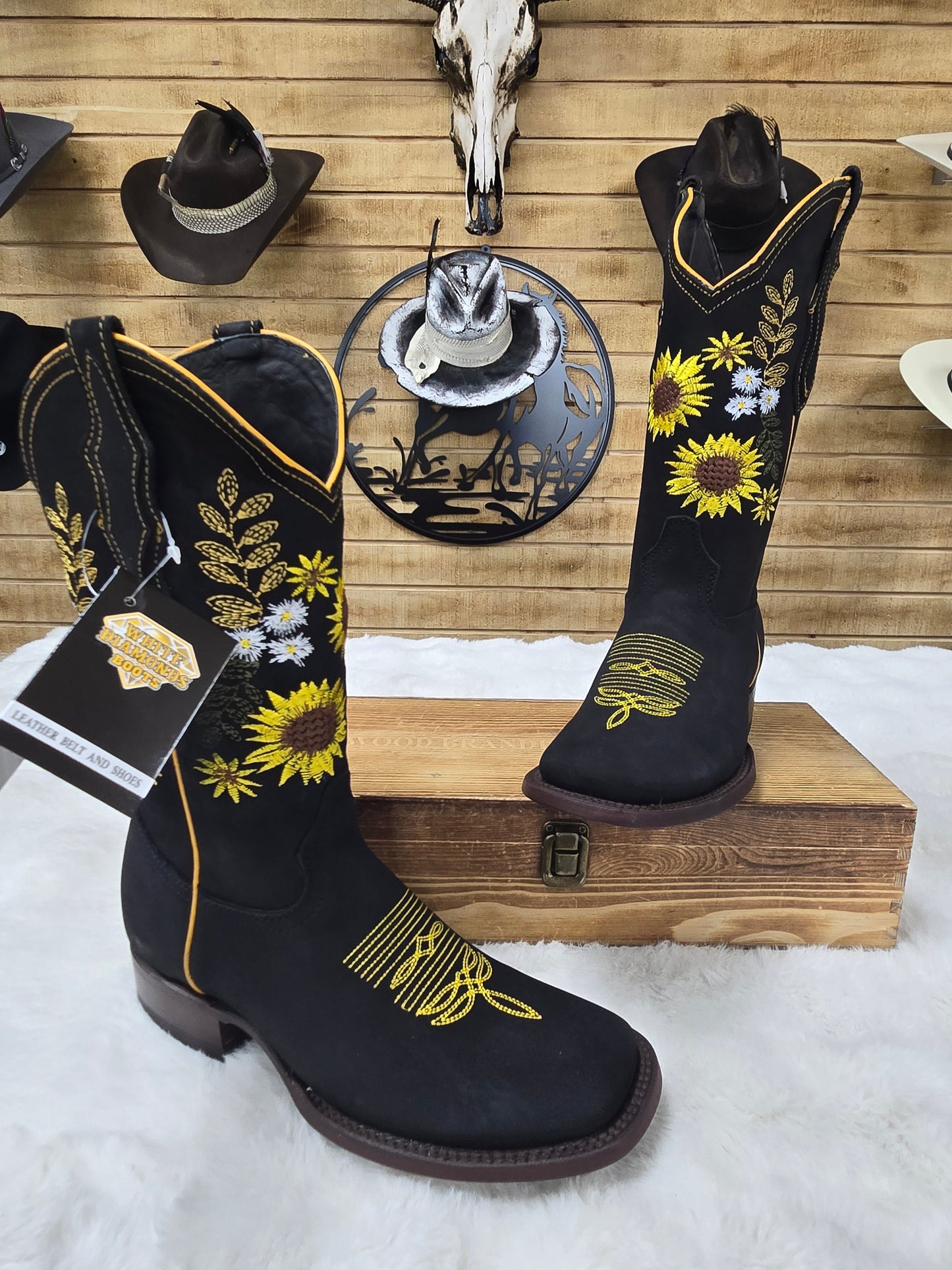 White Diamond WomenS Boot Embroidered Sunflower Nobuck (Yellow/Black)