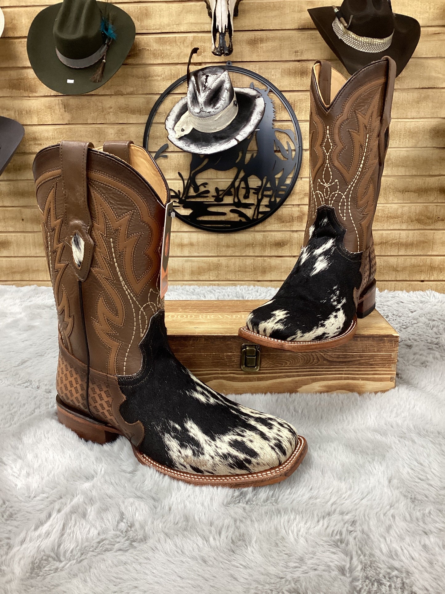 Hooch Mens Cowhide Square Toe Boots