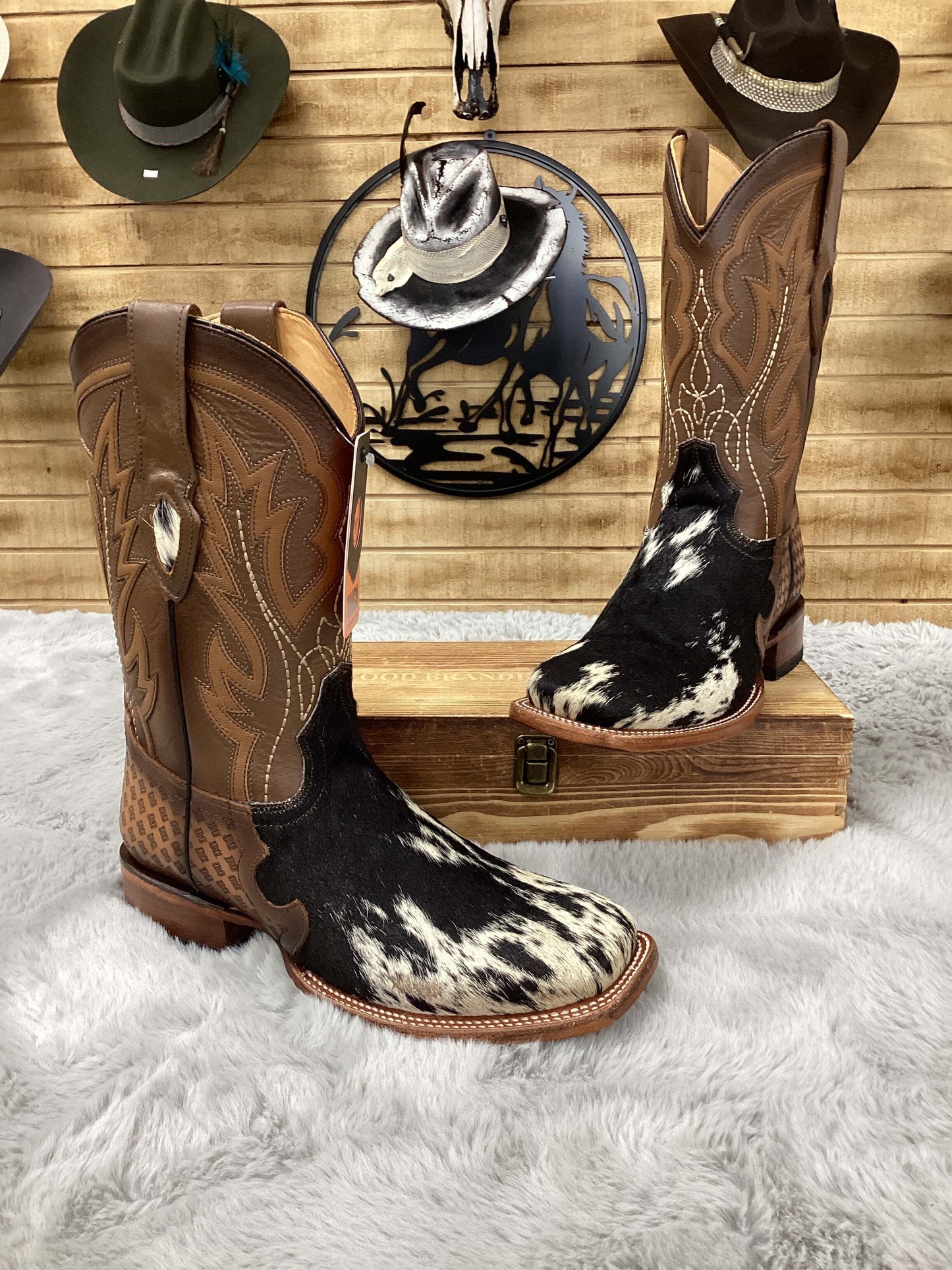 Hooch Mens Cowhide Square Toe Boots