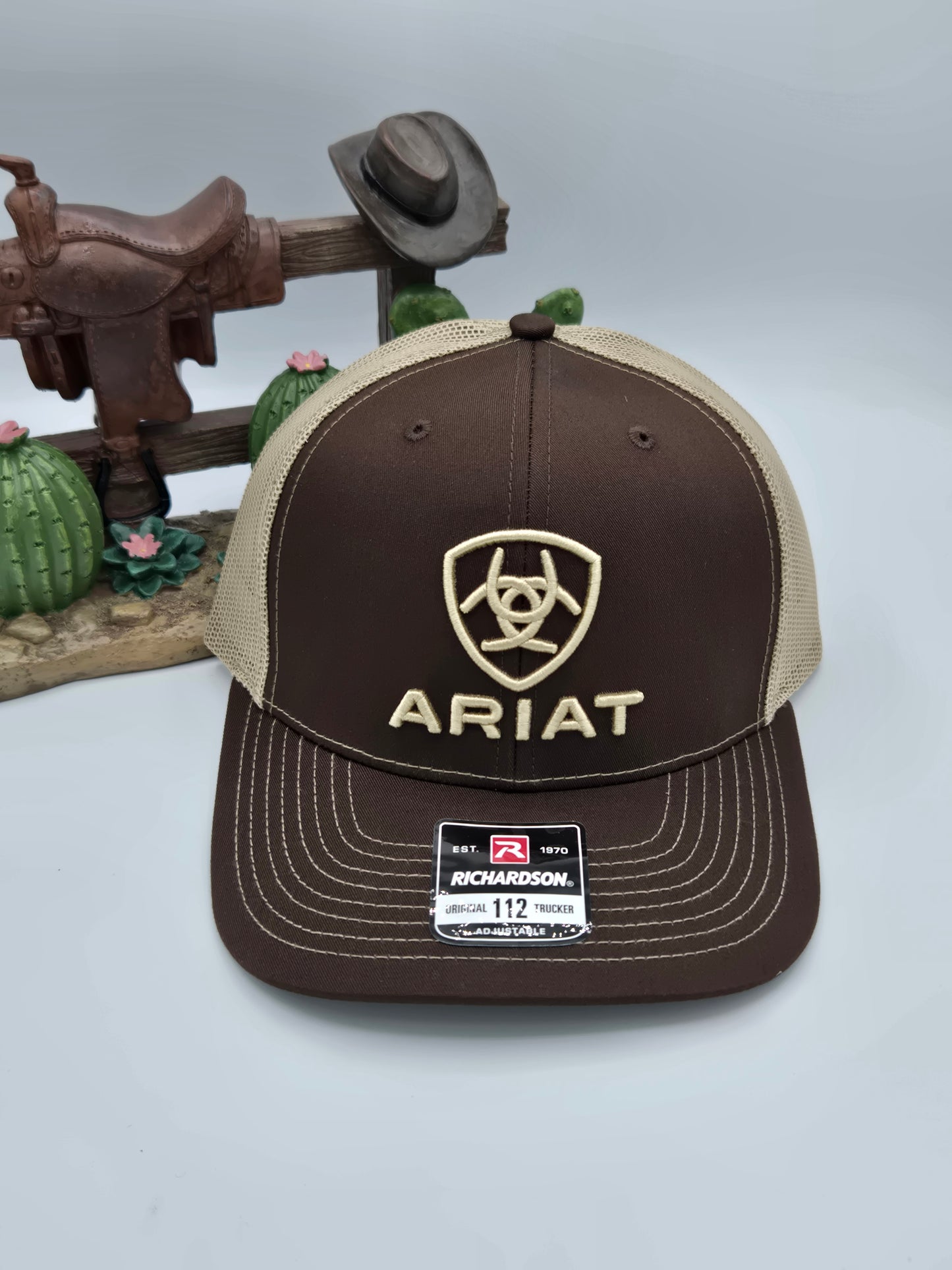 Ariat Logo Shield Trucker Hat Gorra - Grey, Brown