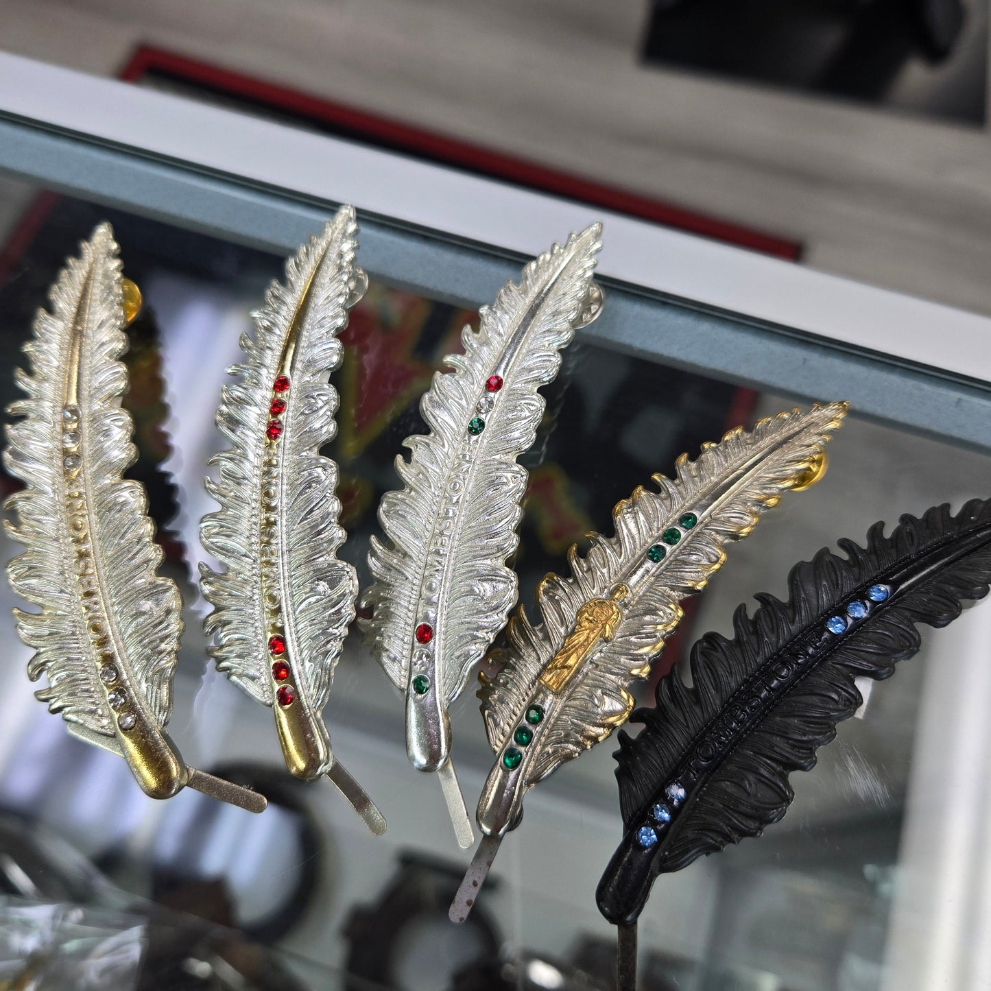 Plumas Metalicas Pin Tombstone con Piedritas /Metal Feather - Silver